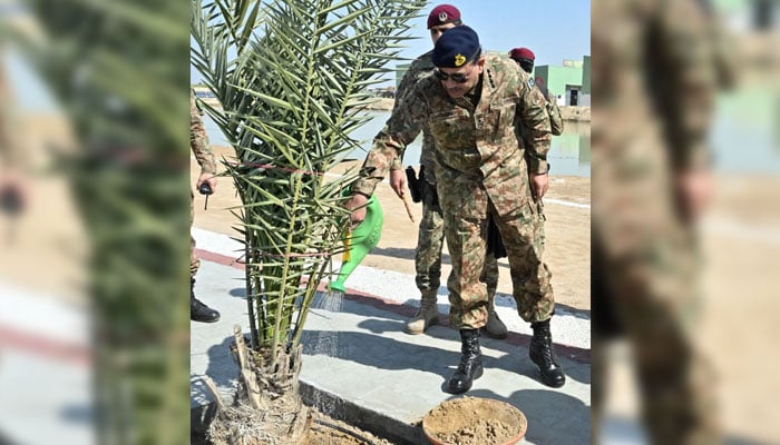 Coas Gen Asim Munir Waters A factory during the launching ceremony of the Green Pakistan initiative in Cholistan on February 15, 2025. - PK Press Club News