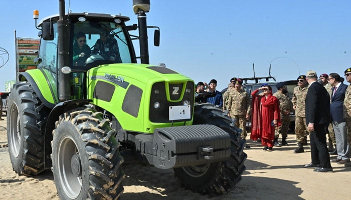 Coas Gen Asim Munnir inspects a tractor presented during the launching ceremony of the Green Pakistan initiative in Cholistan on February 15, 2025. - PK Press Club News