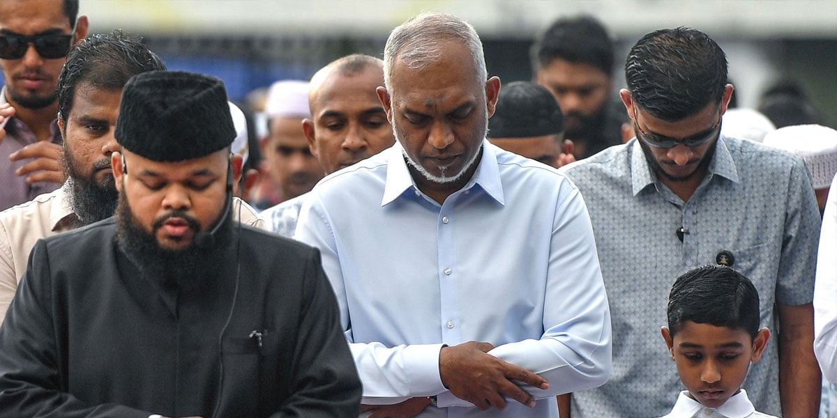 The president of the Maldives Mohamed Muizzu (C) offers a prayer on the Aid Ul Fitr in men, in the Maldives on March 30, 2025. - AFP
