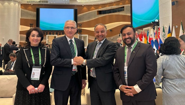 The Federal Minister of Climate Change and Environmental Coordination, Musadik Malik meets the world leaders at the Samarkand Climate Conference, Samarkand, Ouzbekistan. - Ministry of Climate Change