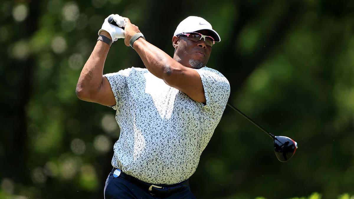 Ken Griffey Jr plays golf