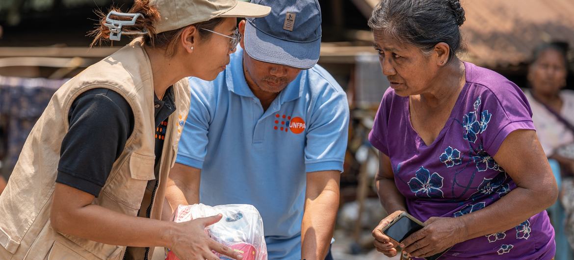 A woman affected by the earthquake receives elements of rescue, including the dignity kits of UNFPA during the joint United Nations distribution in sagaing, Myanmar. 
