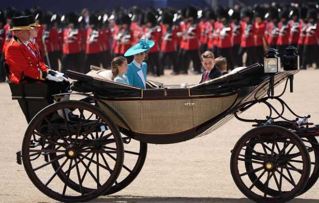 In pictures: Kate Middleton Stunned at Troping The Color