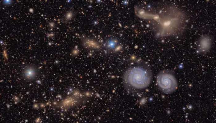 In a small section of the total view of the observatories of Rubin de l'Assge de la Virgin, the luminous stars shine in the foreground in front of many distant galaxies. - VERA C observatory / AFP