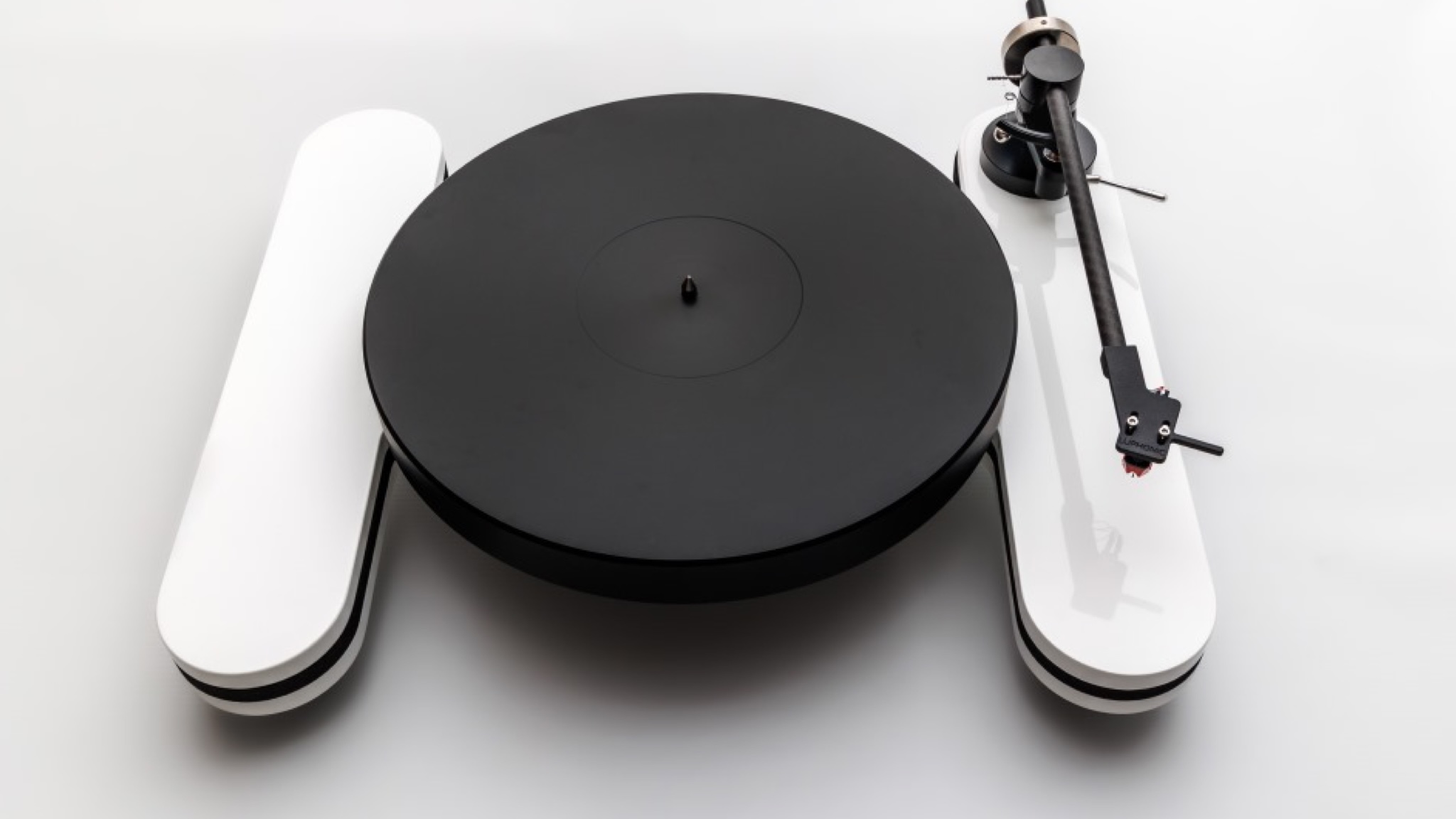 Product photo of the H2 luphonic hub on a white surface