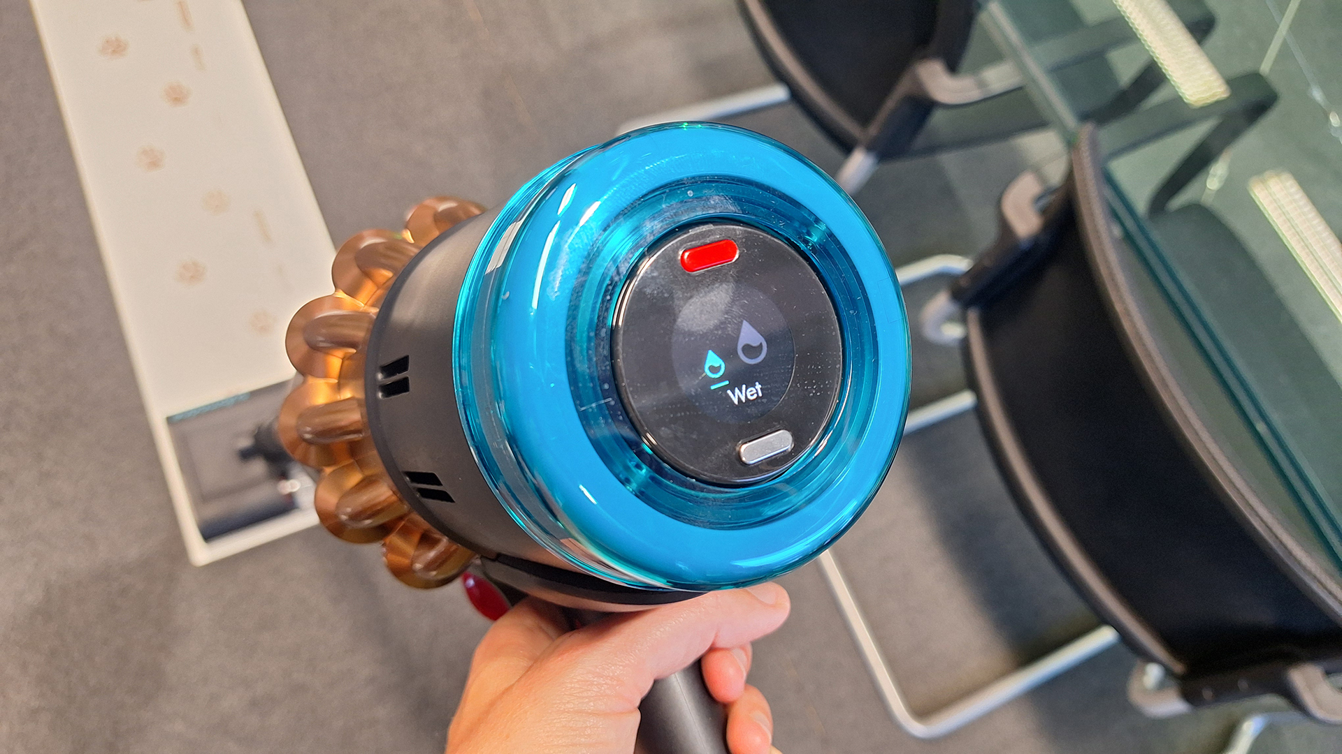 Close-up of the screen on the underwater version of Dyson V16 Apium gun