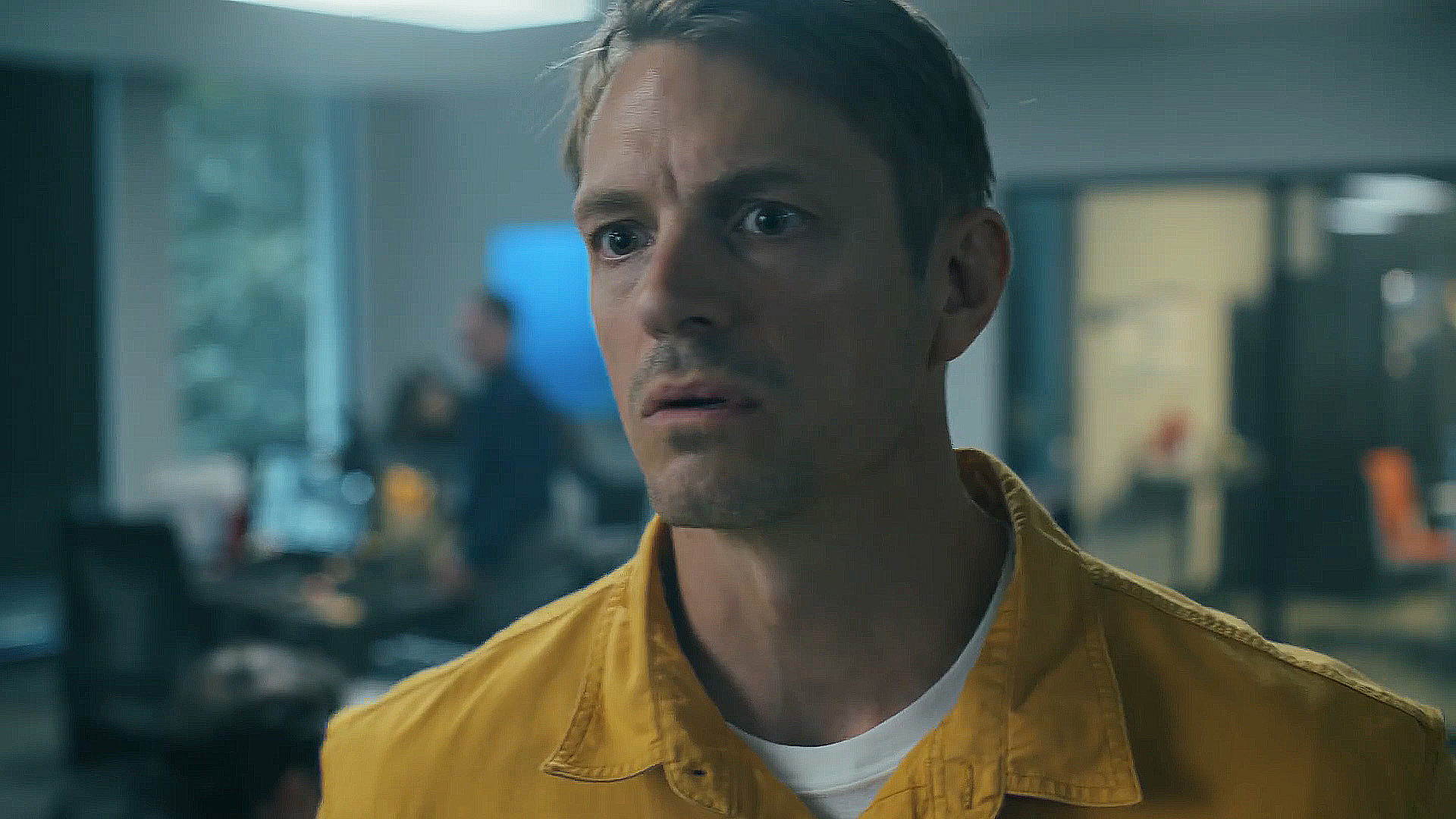 The alternative reality Rick Flag Jr looking at someone off screen in Peacemaker Season 2 Episode 3