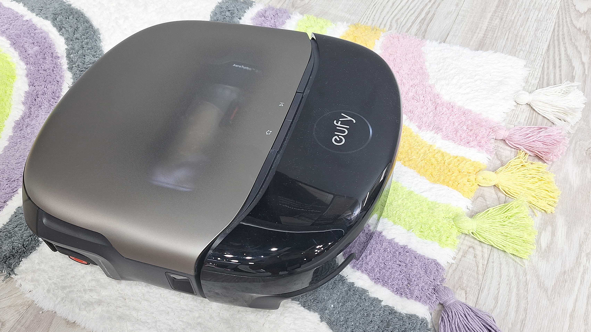 EUFY OMNI S2 with scented capsule