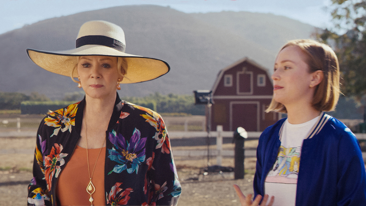 Jean Smart Deborah looks solemn like Ava in Hannah Einbinder in Hack 2 of Hacks 2