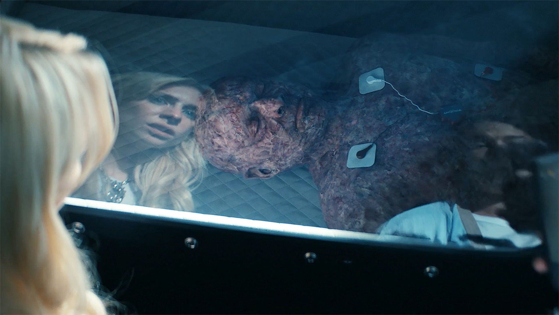 Cate and Jordan watching a man marked in a hyperbaric room in season 2 of season 2 episode 4