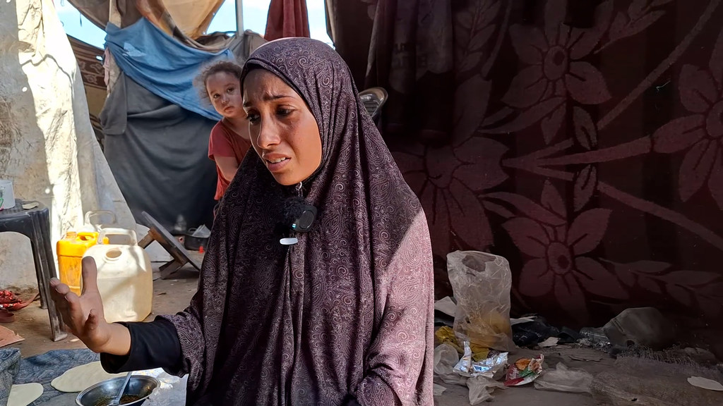 Aisha al-ra'i, moved by Gaza City south of the band