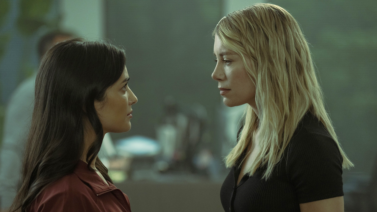 Sasha Bordeaux and Emilia Harcourt looking at herself in season 2 of season 2 episode 5