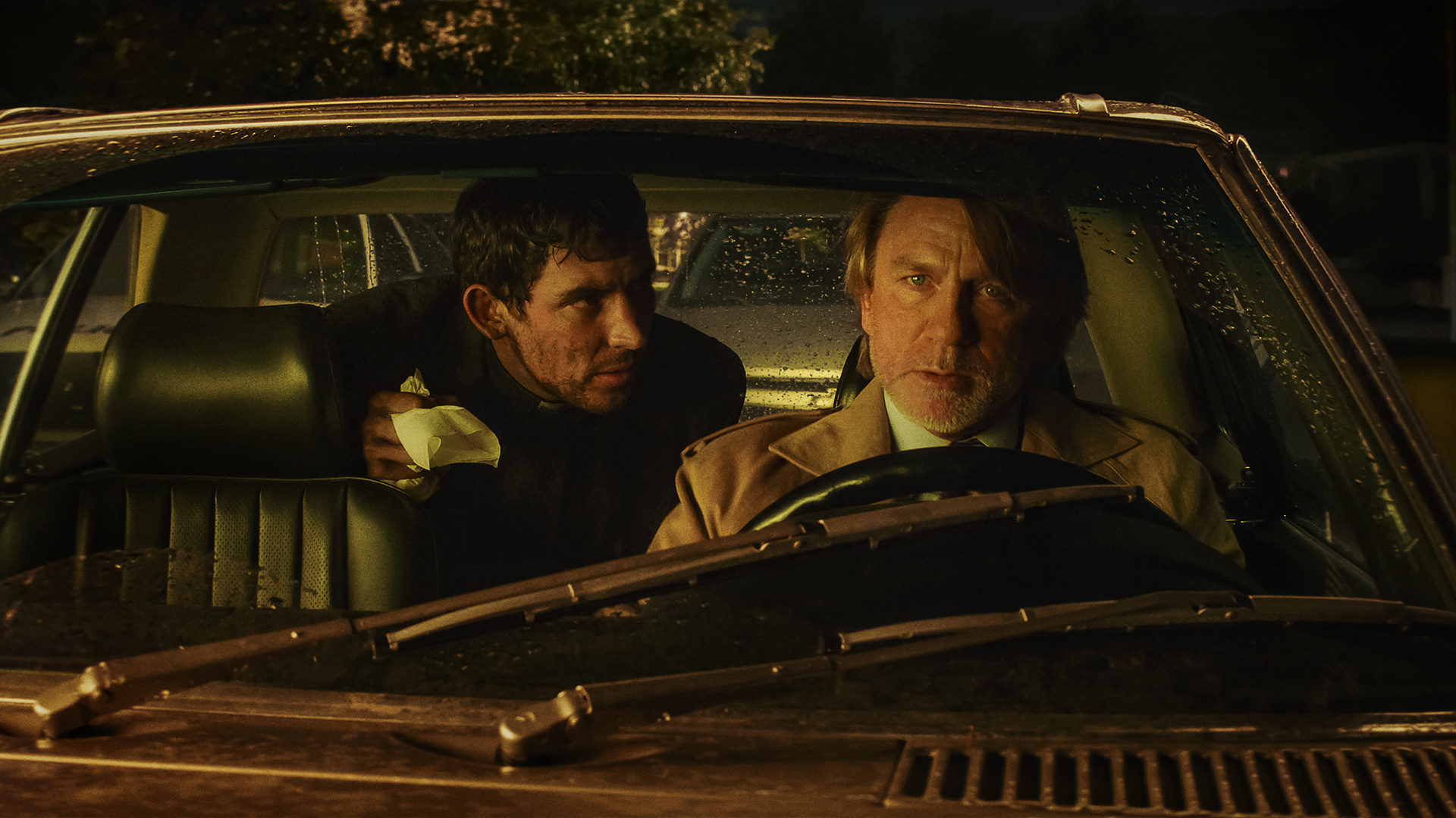 Jud Duplenticy leans towards Benoit Blanc from the backseat of a car in Knives Out 3