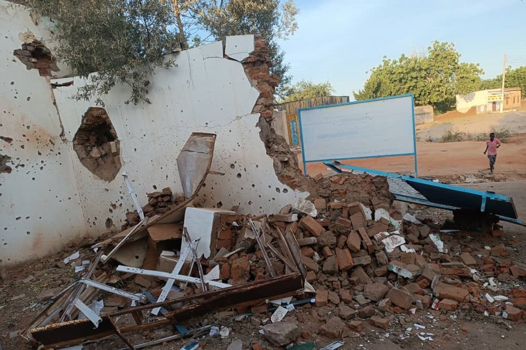 Looting and destruction forced the clinic to cease operations, with health staff now providing services directly to women and girls in their homes, where the security situation permitted. 