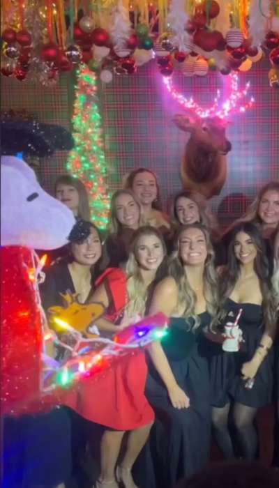 Taylor Swift goes almost unnoticed in Chiefs WAG group photo