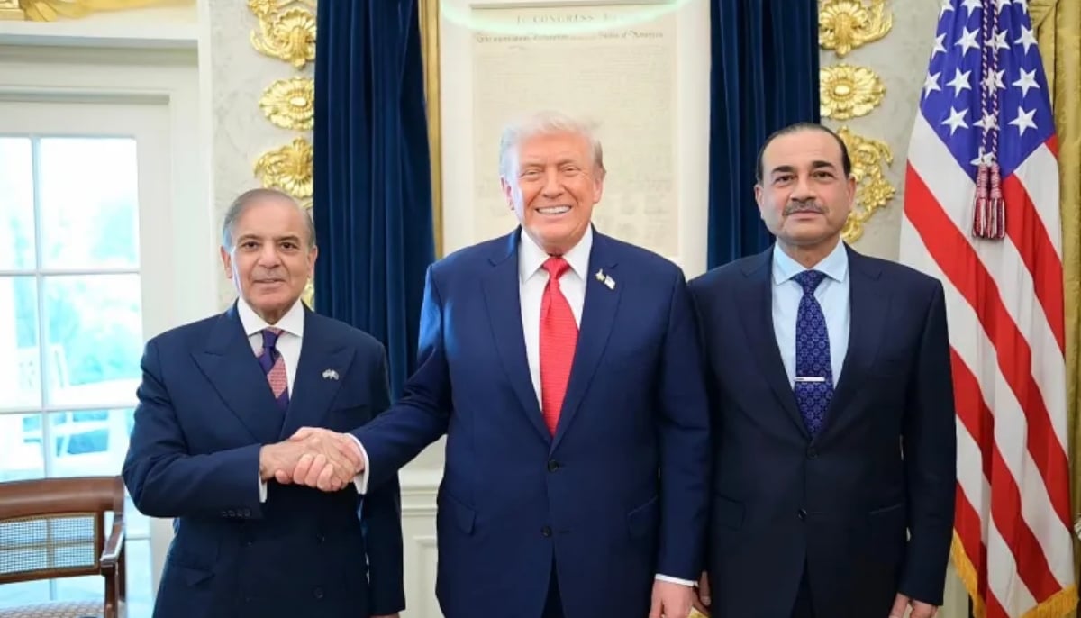 Prime Minister Muhammad Shehbaz Sharif (left) and Field Marshal Asim Munir (right) meet with US President Donald Trump at the White House in Washington, DC, September 2025. — Government of Pakistan