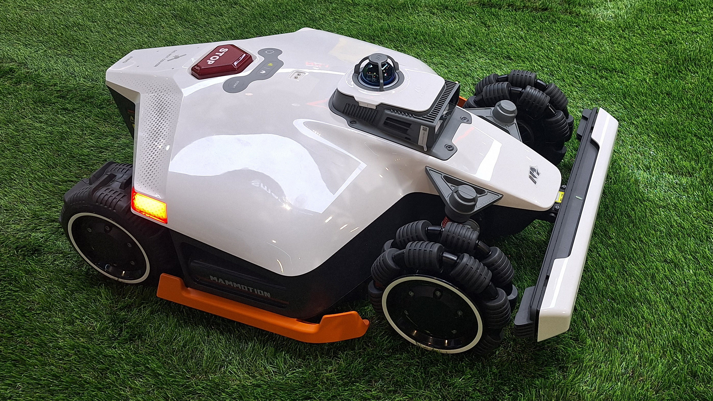 LUBA 3 AWD on synthetic turf