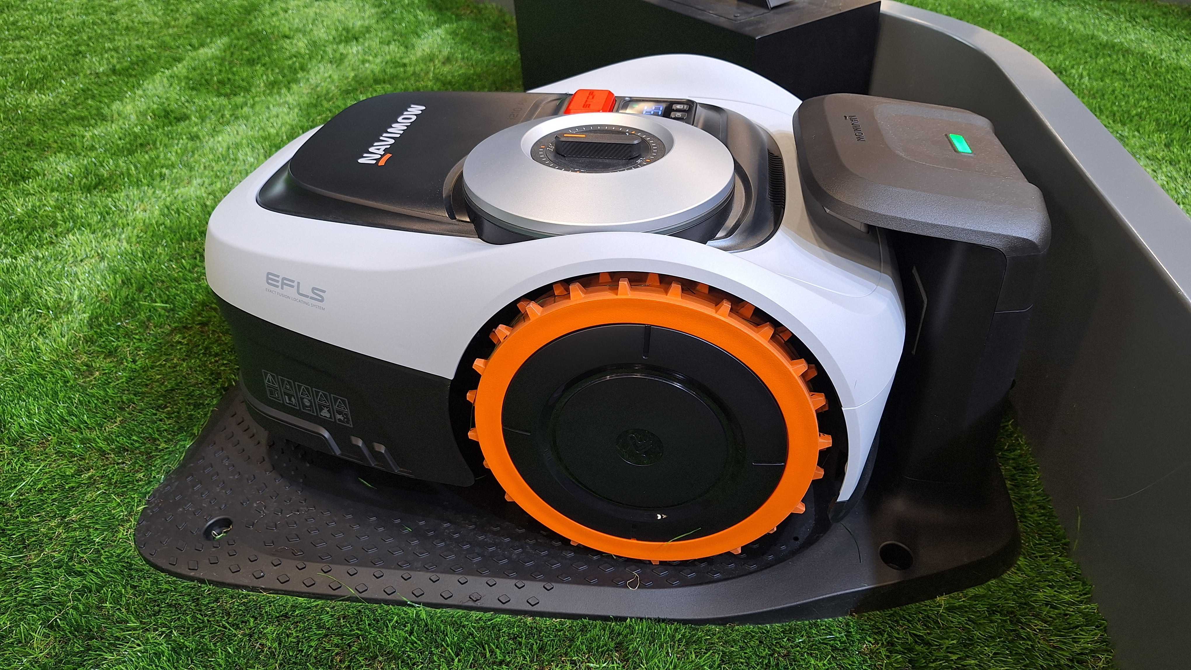 Navimow i2 AWD robot lawn mower