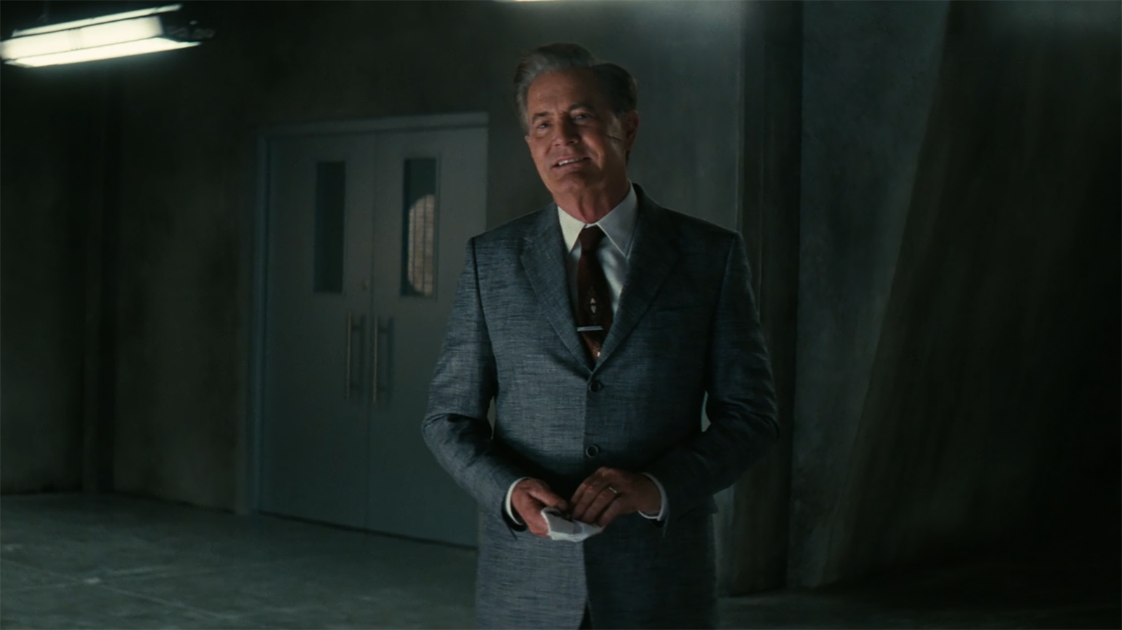 Hank holding a towel and watching Lucy off-screen in Fallout Season 2 Episode 8