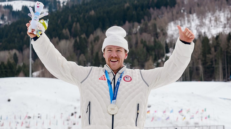 Ben Ogden poses with the silver medal