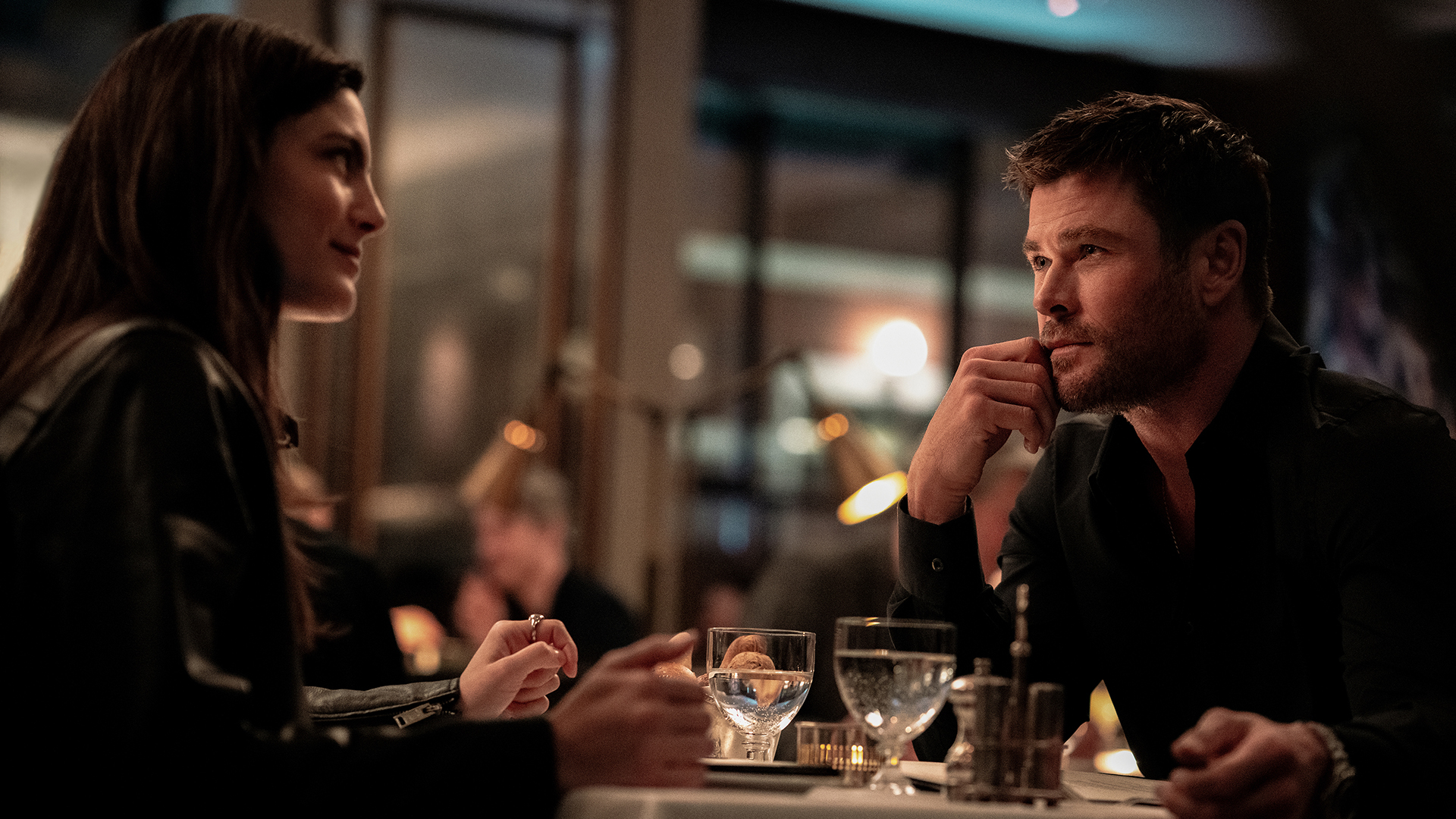 Maya sitting across from Davis during a date night in Crime 101