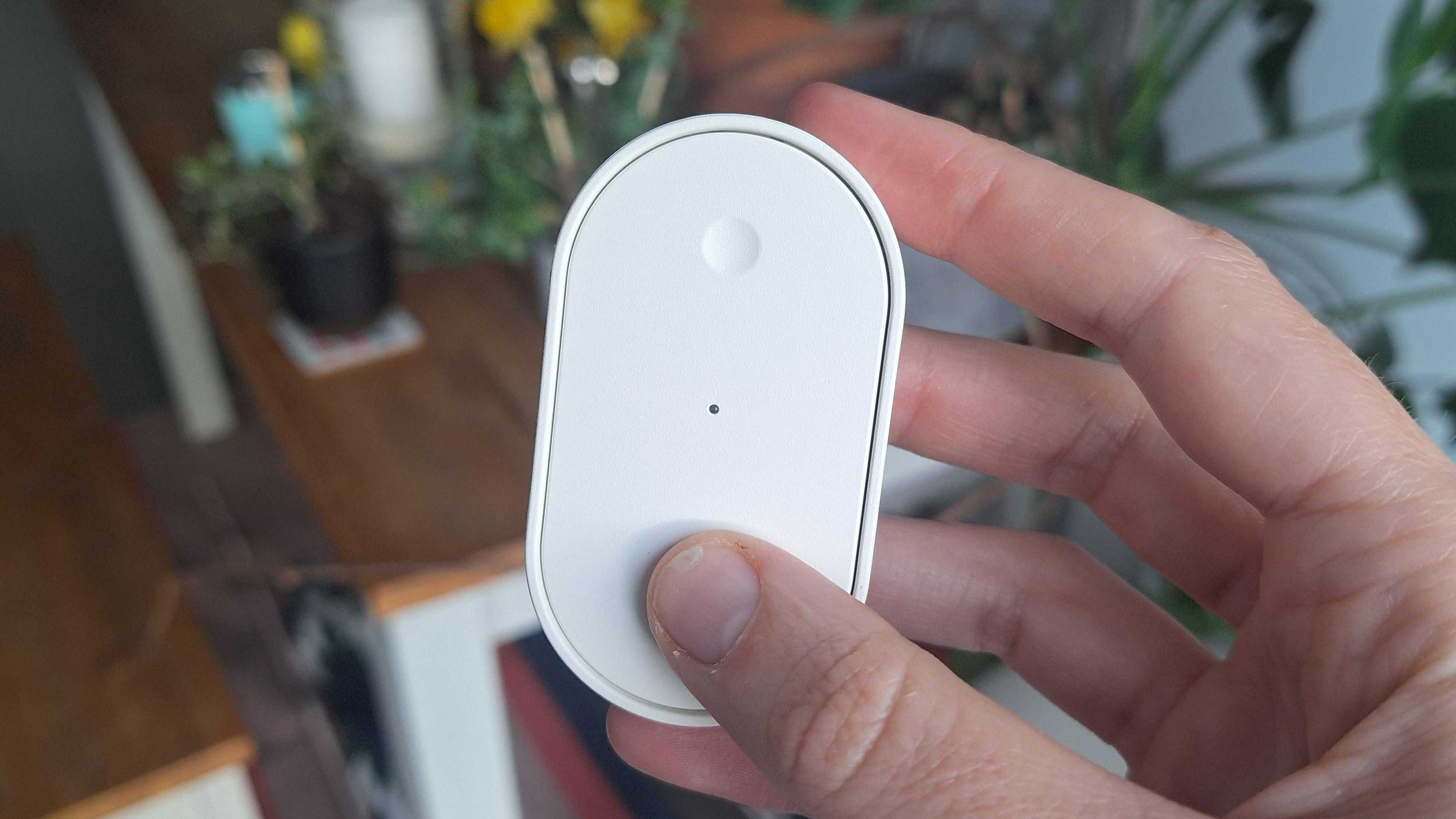 IKEA bilresa switch in the writer's hand