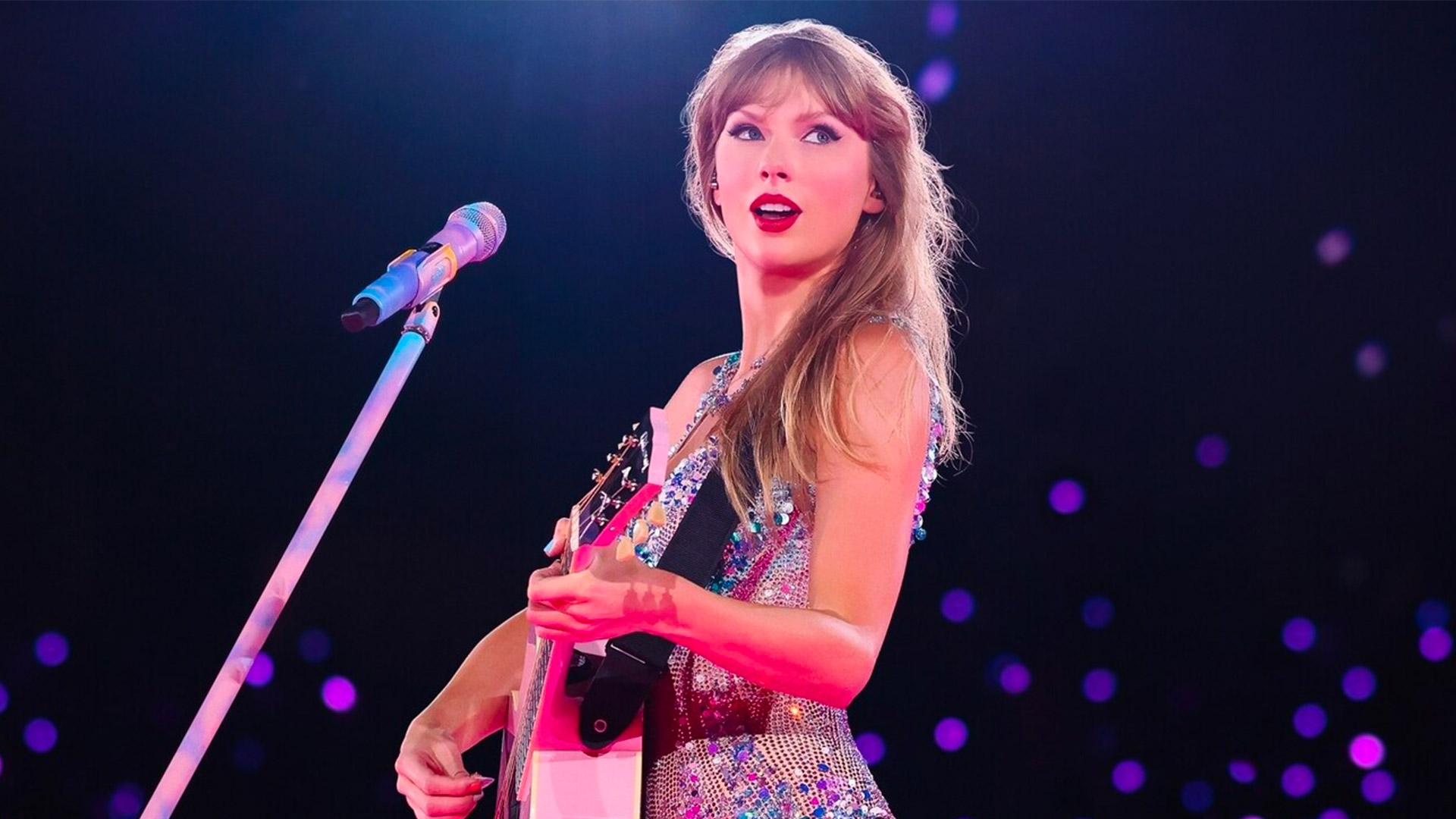 Taylor Swift on stage