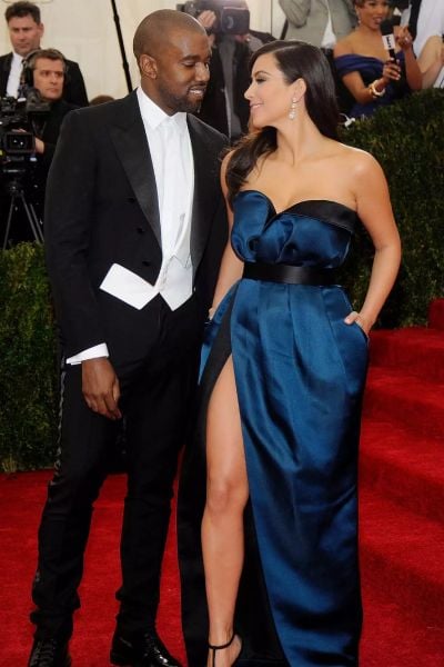 Kim Kardashian Delights Fans With Pregnancy Photo Before Met Gala: Loading
