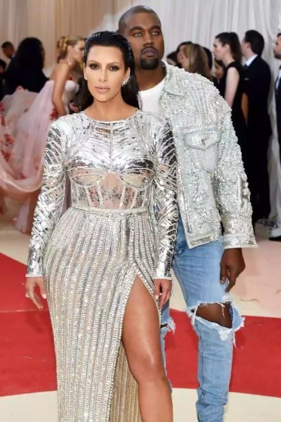 Kim Kardashian Delights Fans With Pregnancy Photo Before Met Gala: Loading