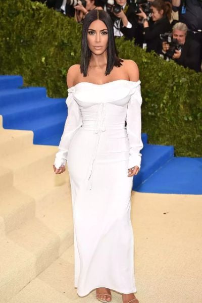 Kim Kardashian Delights Fans With Pregnancy Photo Before Met Gala: Loading