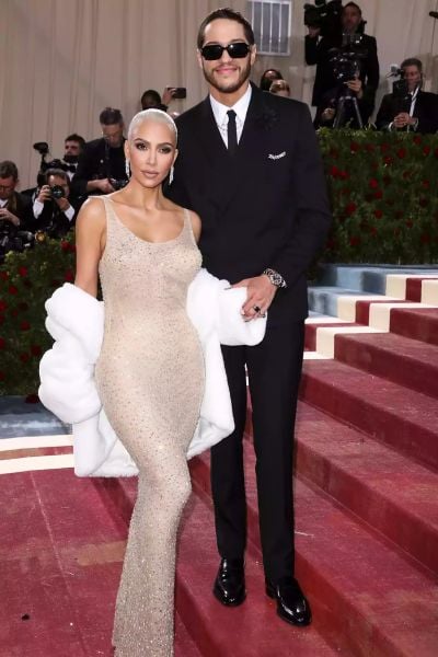 Kim Kardashian Delights Fans With Pregnancy Photo Before Met Gala: Loading