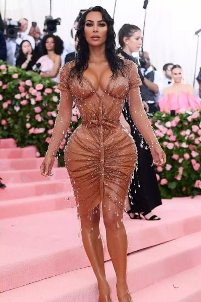 Kim Kardashian Delights Fans With Pregnancy Photo Before Met Gala: Loading