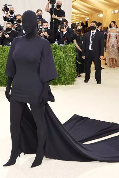 Kim Kardashian Delights Fans With Pregnancy Photo Before Met Gala: Loading