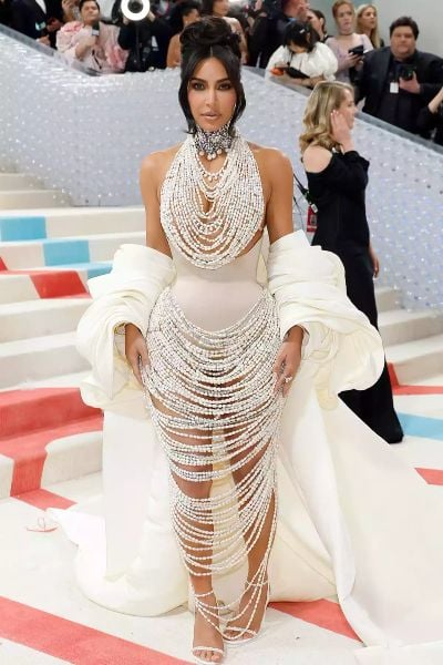 Kim Kardashian Delights Fans With Pregnancy Photo Before Met Gala: Loading
