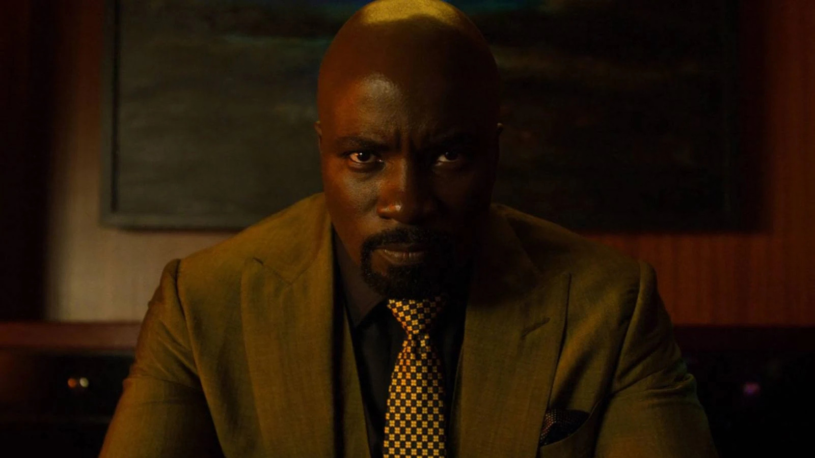 Mike Colter's Luke Cage stares menacingly into the camera in Luke Cage Season 2 Episode 13
