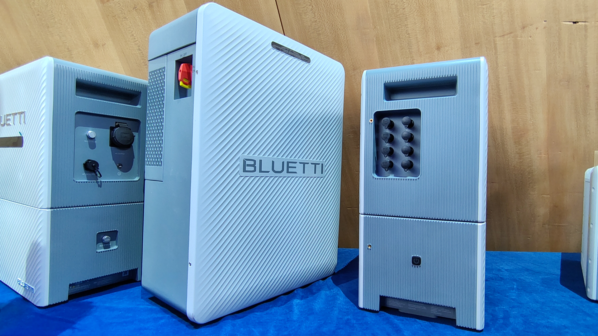 Side view of Bluetti Balco 260 on expansion battery showing ports