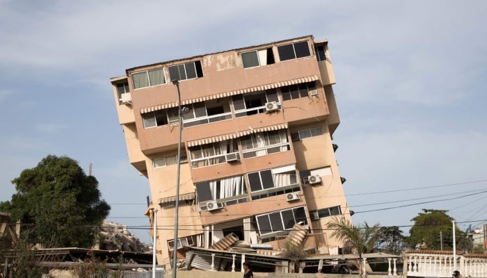 Photo of a leaning building taken after two earthquakes in Caraballeda, in the state of La Guaira, about 40 km northeast of Caracas, on June 25, 2026. — AFP