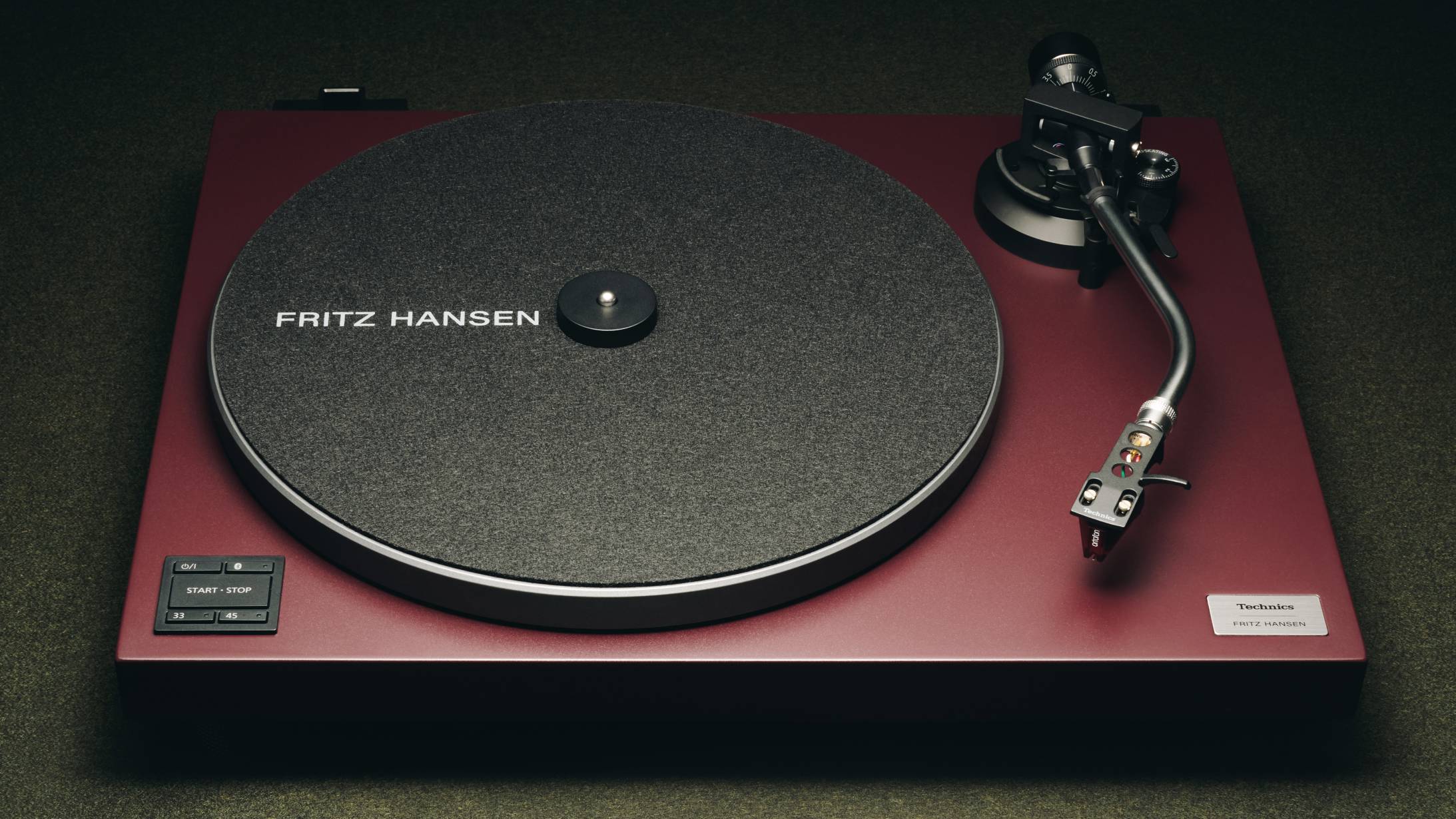 The Technics SL-40CBT in its burgundy color option.