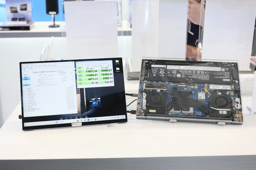 A photo of the Longsys 8TB mSSD being tested