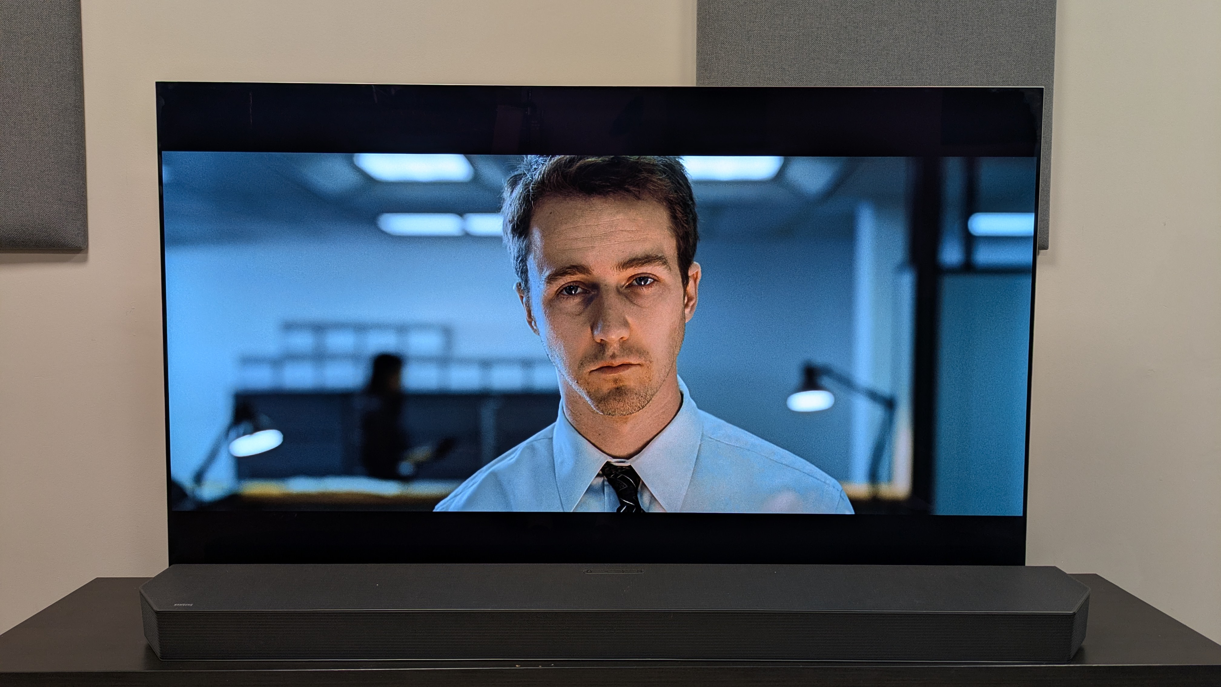 A close-up shot of the narrator from the Fight Club 4K Blu-ray on LG G5 OLED. Skin tones appear realistic and there is strong contrast and shadows on the narrator's face.