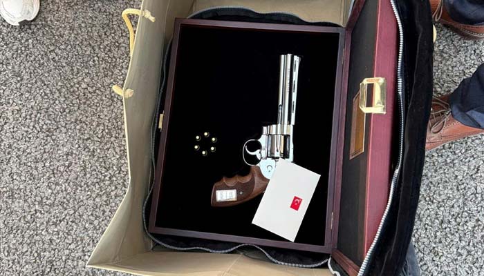 A weapon offered by Turkish President Recep Tayyip Erdogan to Belgian Prime Minister Bart De Wever during the NATO summit in Ankara. -Reuters